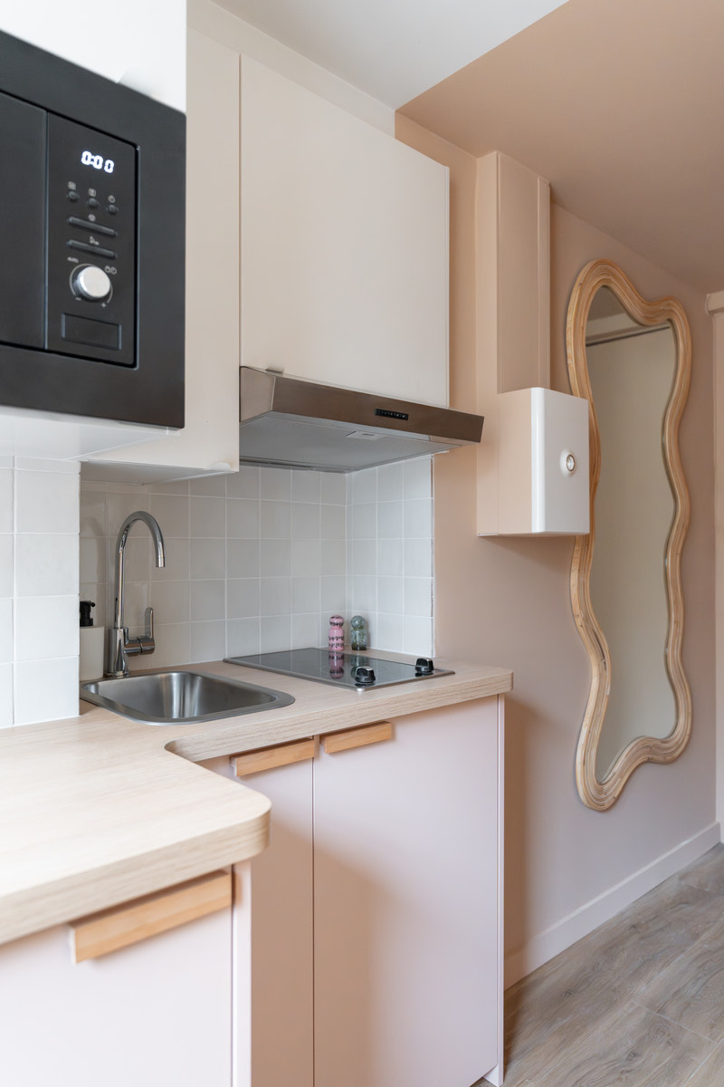 Avant après rénovation appartement haussmannien Bellecour Lyon — salon rénové avec moulures et parquet restaurés