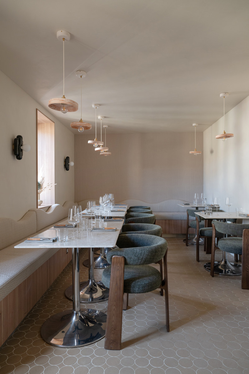 Avant après rénovation appartement maison de famille Bourgogne — pierres apparentes et poutres restaurées